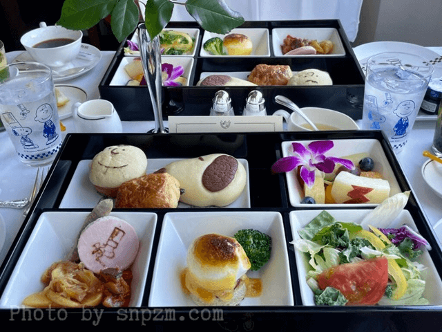 帝国ホテル東京のスヌーピープランの朝食。ピーナッツとシェフの技術のコラボレーションだ。