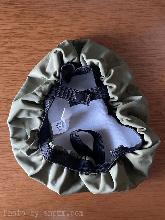 スヌーピーのサドルカバー「チャリCAP」の裏側
